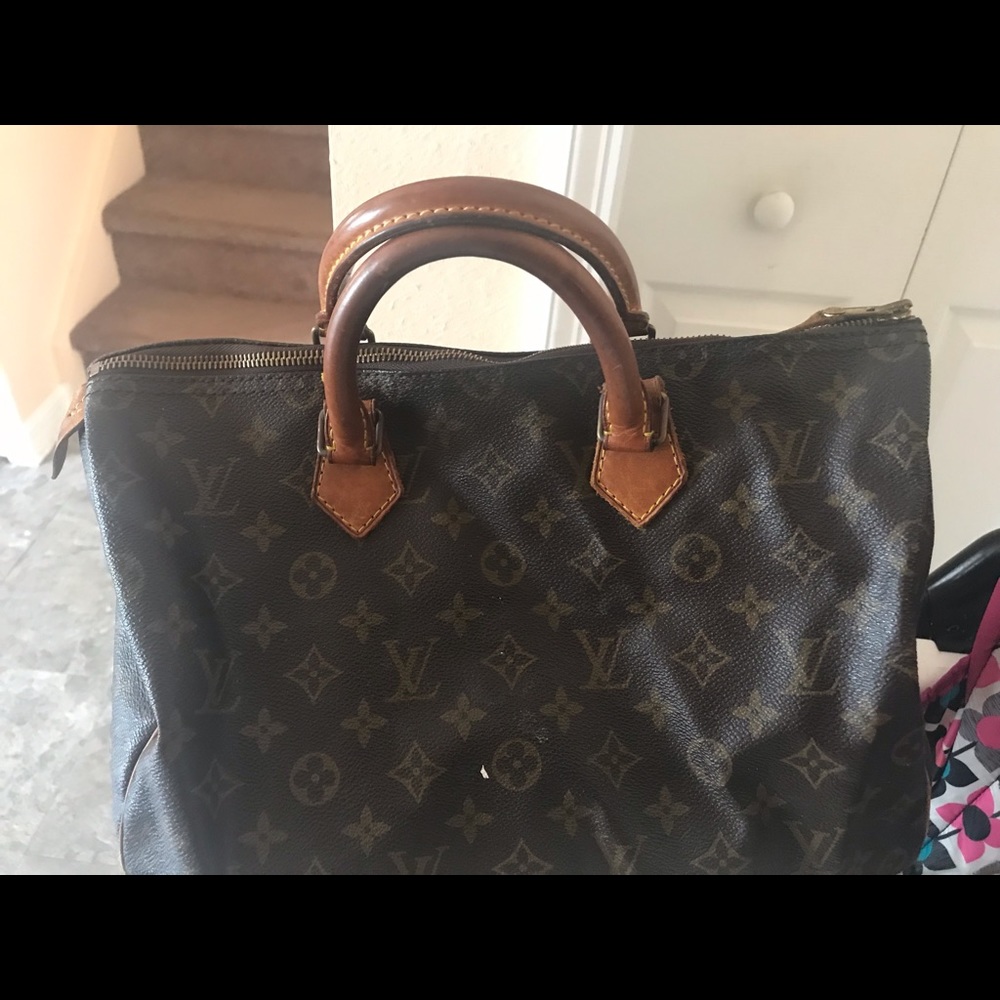 Louis Vuitton bag. Pre-owned and used item. - Picture 6 of 7